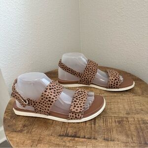 Universal Thread Animal Print Sandals Adjustable Flats Size 9 EUC